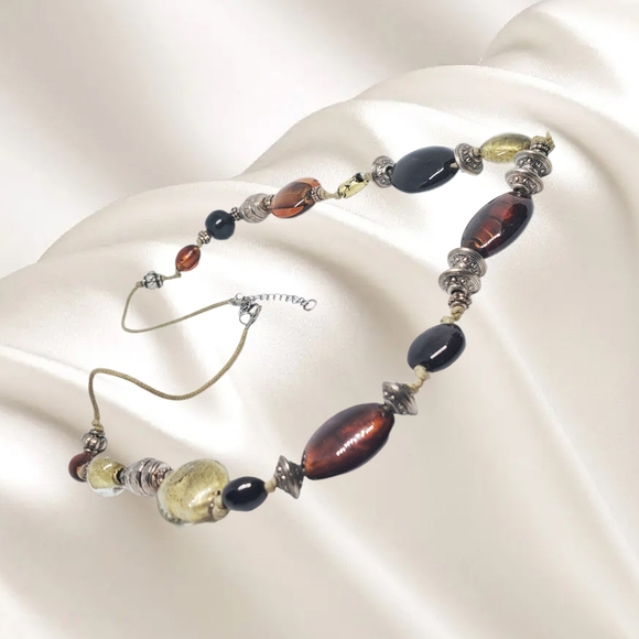 Elegant Multicolor Beaded Necklace - Picture 2 of 3